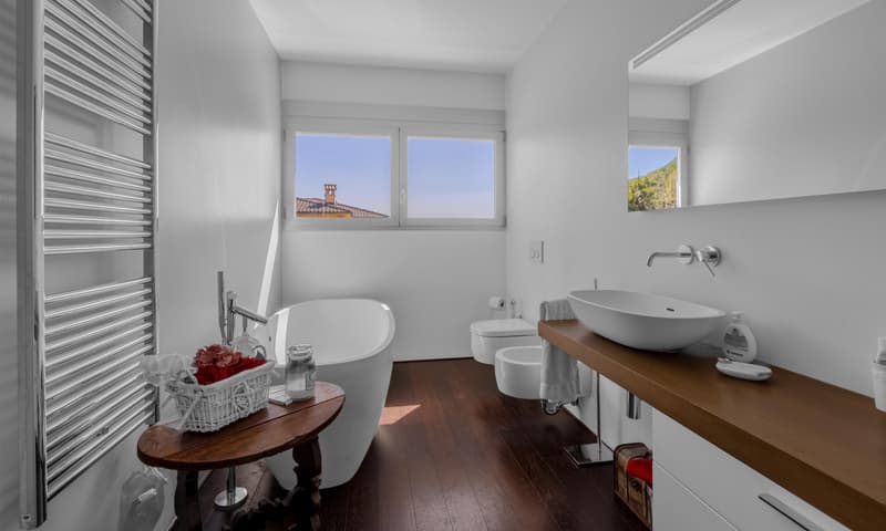 ESCLUSIVA E MODERNA VILLA 6.5 LOCALI CON PISCINA A CADRO (8)