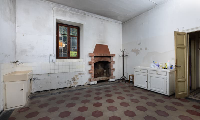 STORICA VILLA LIBERTY CON TERRENO EDIFICABILE A TESSERETE (5)