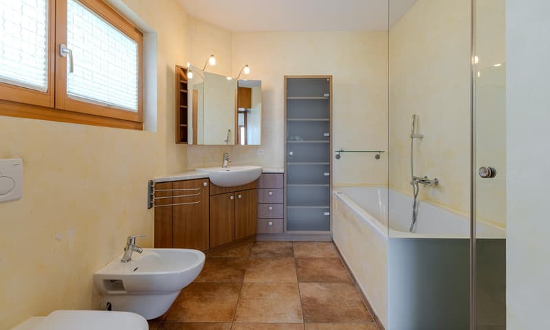 ELEGANTE E AMPIA VILLA VISTA LAGO AD AGARONE - CUGNASCO (6)