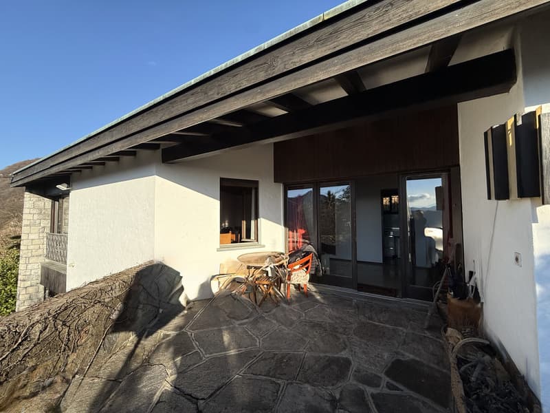 AMPIA CASA 4.5 LOCALI CON SPETTACOLARE VISTA LAGO AD AROGNO (8)