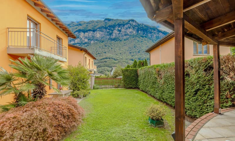 BELLISSIMA CASA 6.5 CON GROTTO E GIARDINO A RIVA SAN VITALE (4)