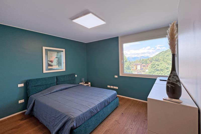 STUPENDO E AMPIO 4.5 LOCALI VISTA LAGO NEL VERDE A CARONA (9)