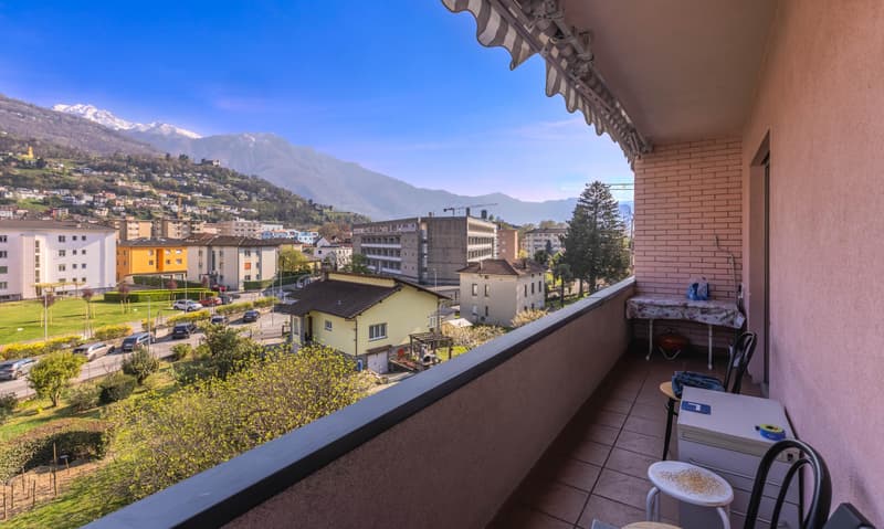 LUMINOSO 5.5 LOCALI CON 2 AMPI BALCONI E VISTA A BELLINZONA (3)