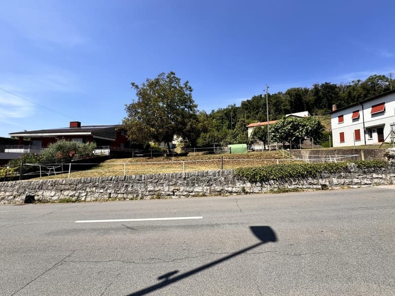 GRANDE TERRENO DI 906 MQ CON LICENZA APPROVATA AD ARZO (5)