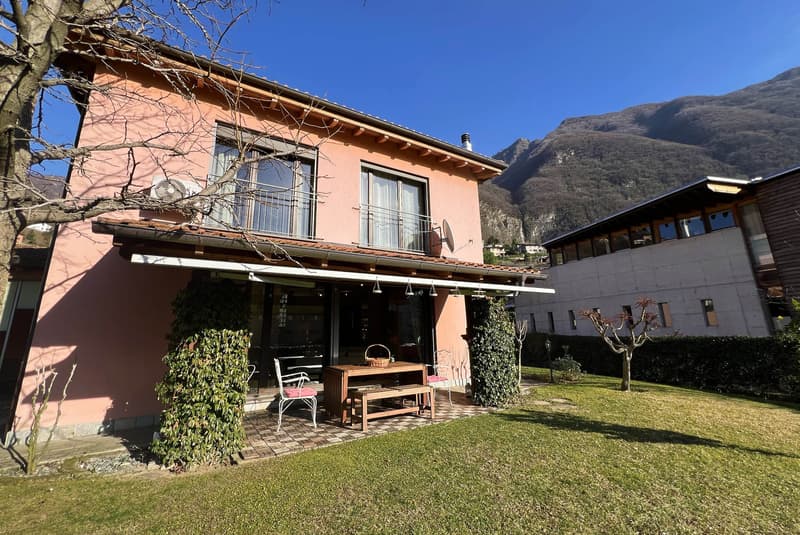 LUMINOSA E ACCOGLIENTE CASA 5.5 CON AMPIO GIARDINO A MELANO (1)
