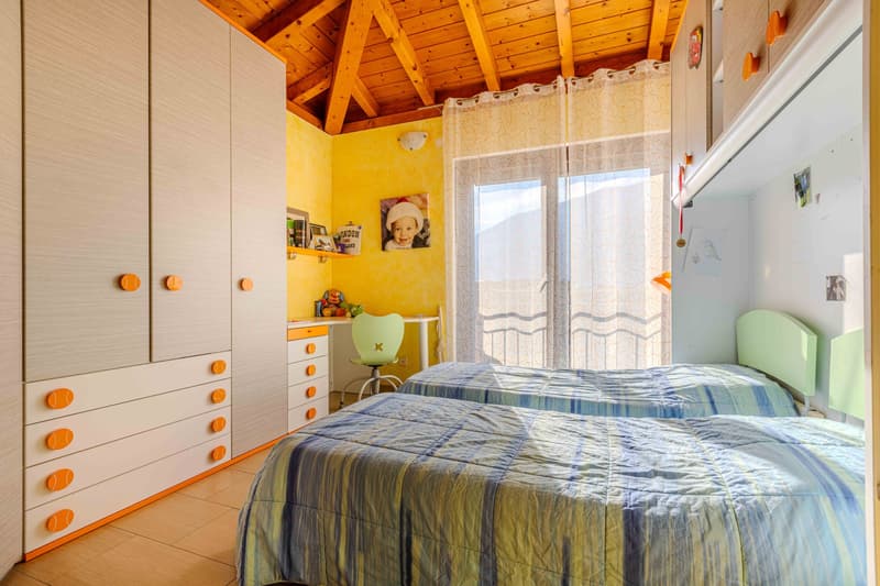 LUMINOSA E ACCOGLIENTE CASA 5.5 CON AMPIO GIARDINO A MELANO (8)
