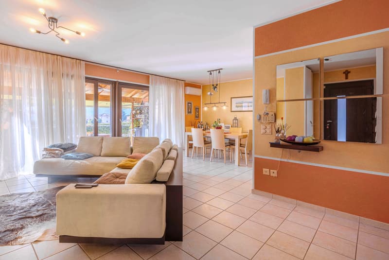 LUMINOSA E ACCOGLIENTE CASA 5.5 CON AMPIO GIARDINO A MELANO (3)