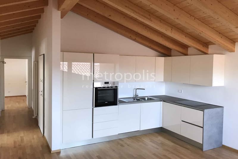 BELLISSIMO 3.5 LOCALI ALL'ULTIMO PIANO A RANCATE (2)