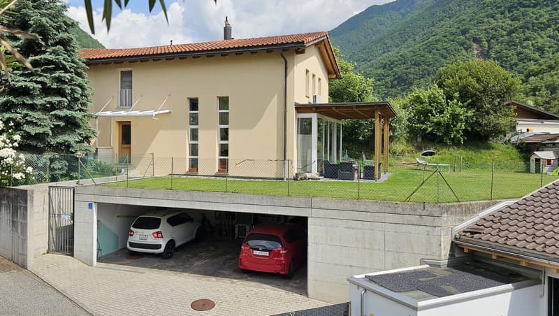 BELLISSIMA VILLA BIFAMILIARE 6.5 CON GIARDINO A GIUBIASCO (9)