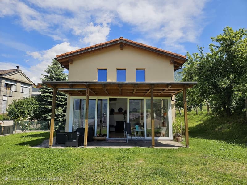 BELLISSIMA VILLA BIFAMILIARE 6.5 CON GIARDINO A GIUBIASCO (1)