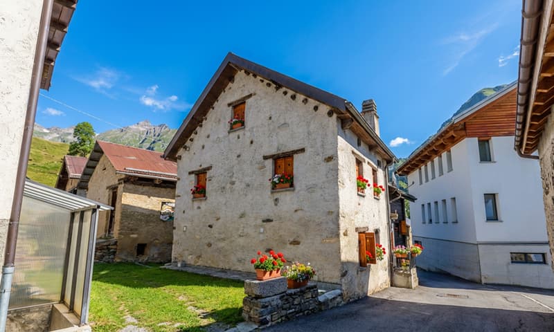 GRANDE RUSTICO RINNOVATO DI 10 LOCALI IN VAL DI BLENIO (10)