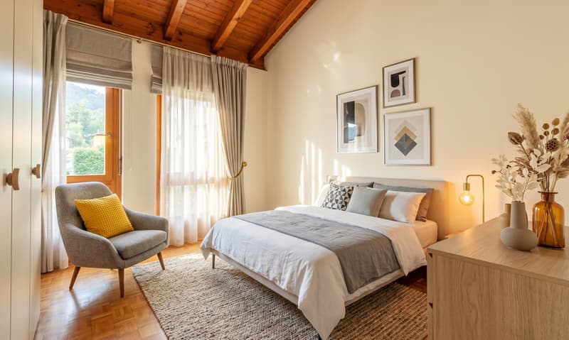 AMPIA CASA GEMELLA DI 7 LOCALI CON GIARDINO A LIGORNETTO (7)