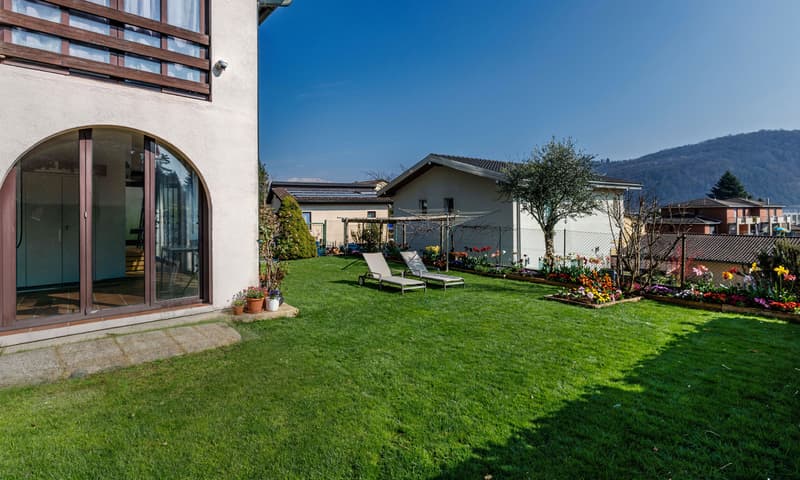 ELEGANTE E LUMINOSA CASA DI 7.5 LOCALI CON GIARDINO AD AGNO (5)