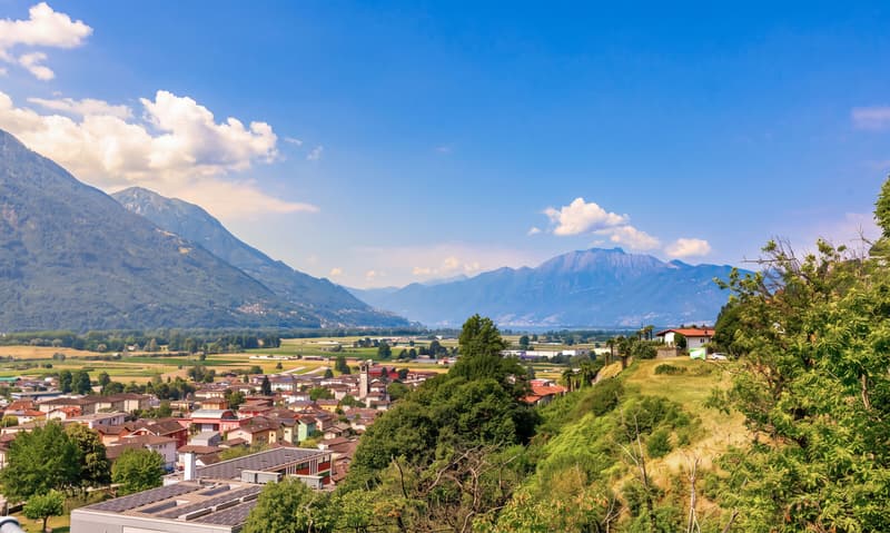 BELLA CASA TICINESE DI 5.5 LOCALI CON VISTA LAGO A CUGNASCO (9)
