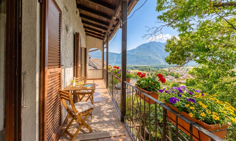 BELLA CASA TICINESE DI 5.5 LOCALI CON VISTA LAGO A CUGNASCO (3)