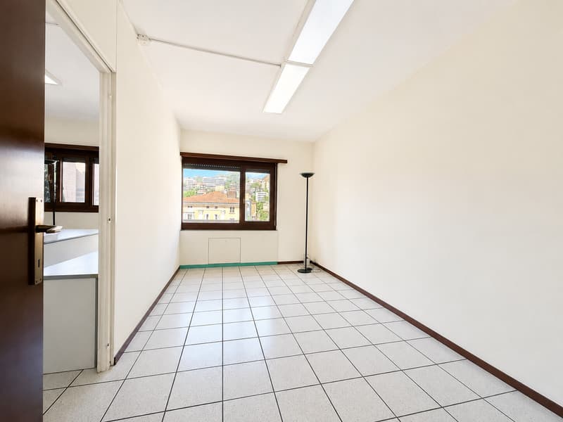 AFFITTASI UFFICIO 2 LOCALI IN CONDIVISIONE A LUGANO CENTRO (5)
