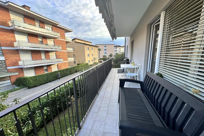 AMPIO 4.5 LOCALI COME NUOVO CON BALCONE A LUGANO BREGANZONA (2)