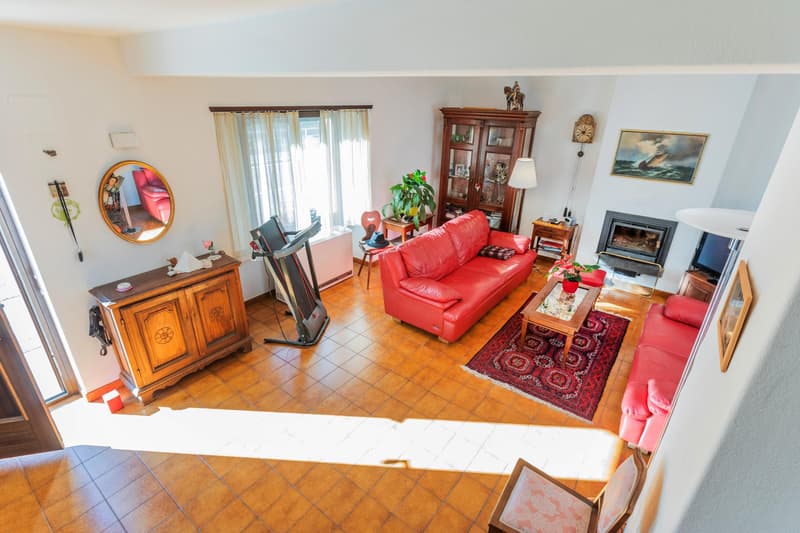 SPLENDIDA CASA DI 3.5 LOCALI CON TERRAZZE A PONTE TRESA (3)