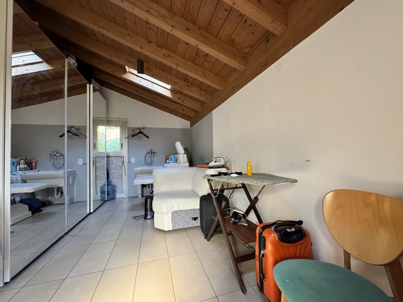 CASA GEMELLA DI 8.5 LOCALI CON PISCINA E TERRENO A MELANO (7)