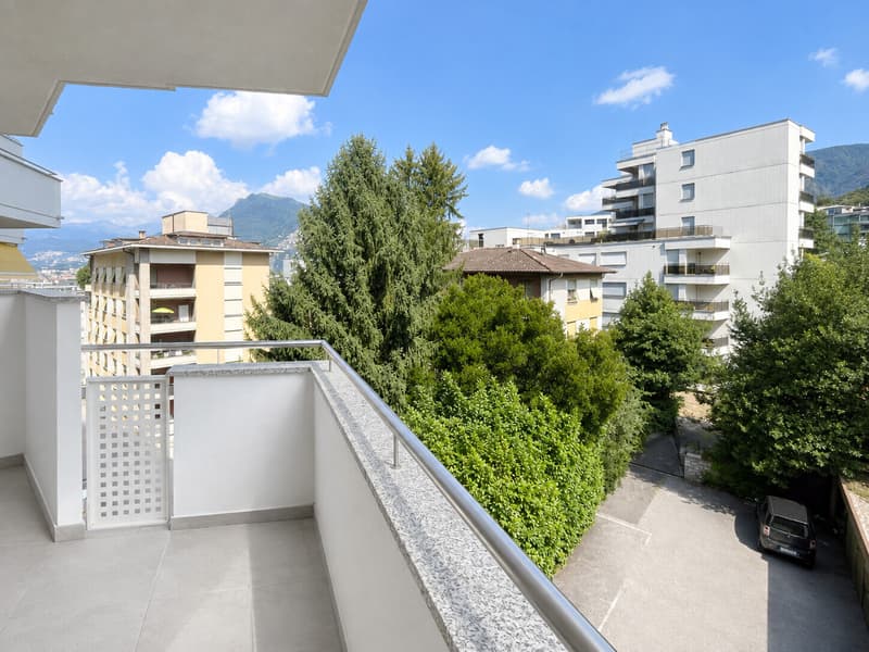 AFFITTASI MODERNO 2.5 LOCALI CON COMODA TERRAZZA A PARADISO (4)