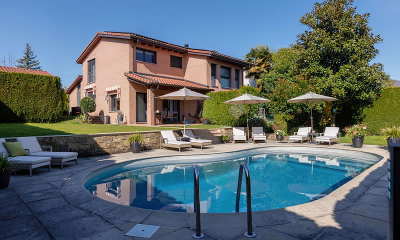 MAGNIFICA E AMPIA VILLA DI 5.5 LOCALI CON PISCINA A STABIO (1)