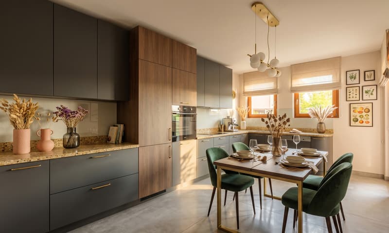 AMPIA CASA GEMELLA DI 7 LOCALI CON GIARDINO A LIGORNETTO (3)