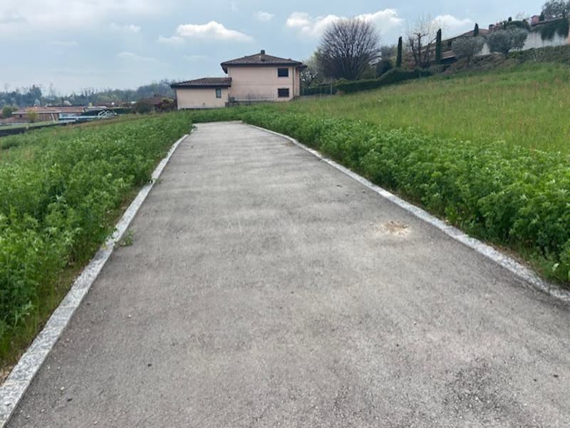 TERRENO DI 600 MQ CON LICENZA PER UNA VILLA A STABIO (5)