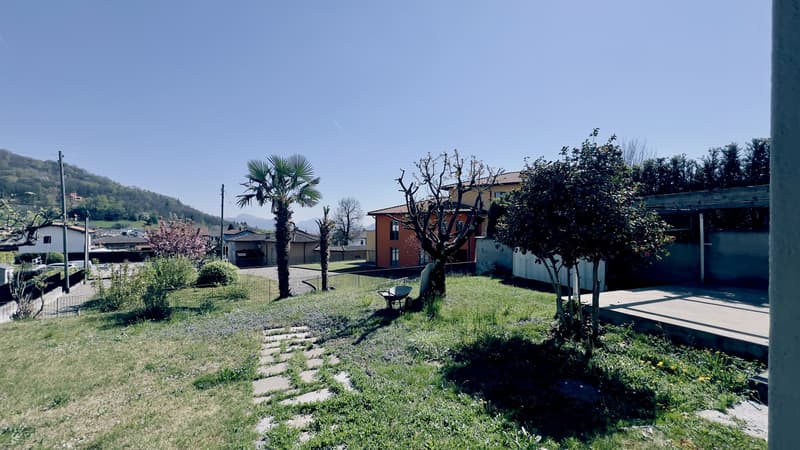 GRANDE PENSIONE DI 13.5 LOCALI CON RISTORANTE A NOVAGGIO (2)