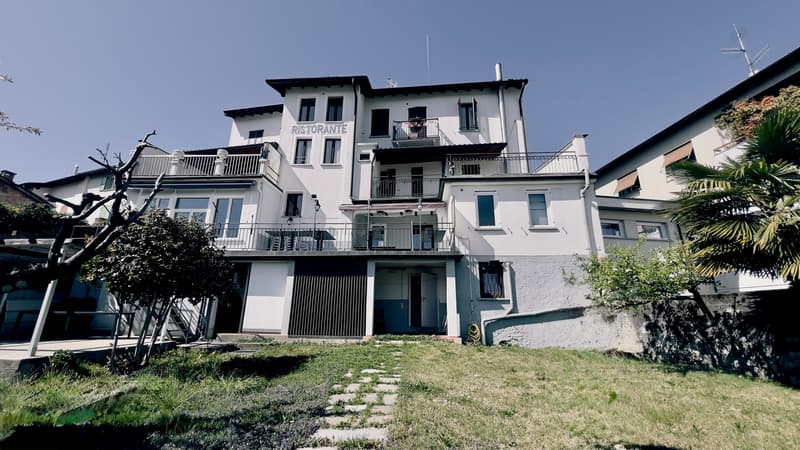 GRANDE PENSIONE DI 13.5 LOCALI CON RISTORANTE A NOVAGGIO (1)