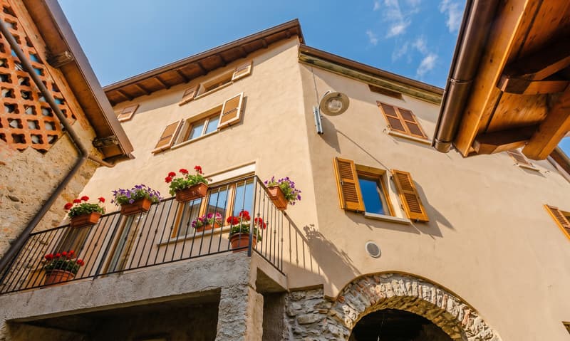 GRANDE CASA 7.5 LOCALI CON TERRAZZA E 2 POSTEGGI A LOPAGNO (9)