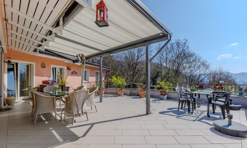 SPLENDIDA VILLA CON PISCINA E AMPI SPAZI ESTERNI A CURIO (1)
