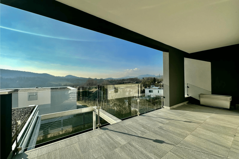 RAFFINATA VILLA DI 5.5 LOCALI CON AMPIO GIARDINO A COLDRERIO (5)