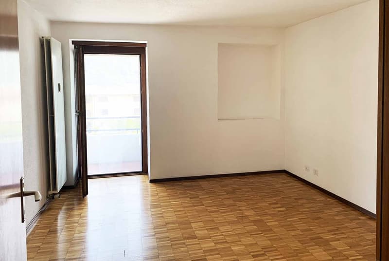 APPARTAMENTO 2.5 LOCALI CON BALCONE AD AGNO MONDONICO (5)