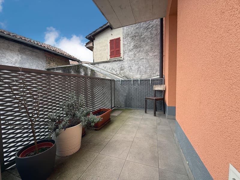 AMPIO E CONFORTEVOLE 3.5 LOCALI CON DUE BALCONI A CHIASSO (7)