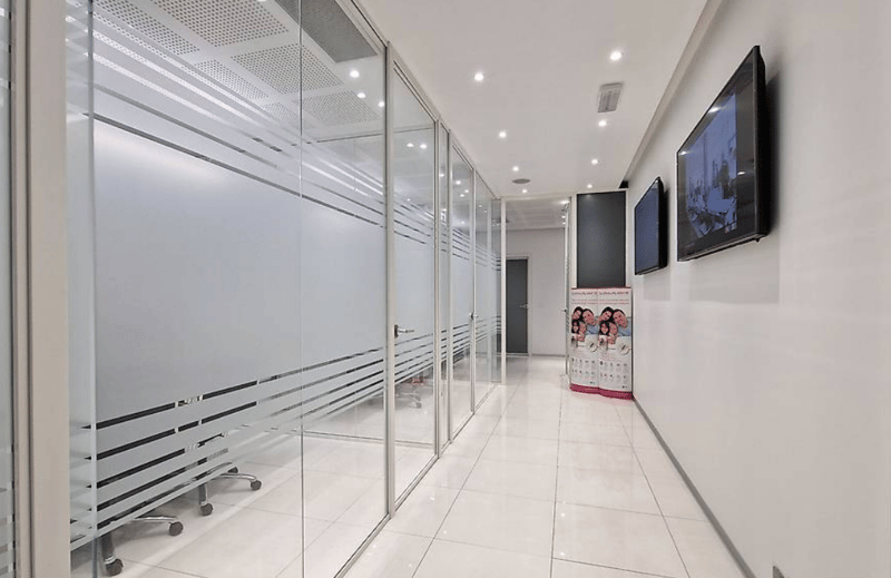 MODERNA AREA COMMERCIALE DI 800 MQ CON MAGAZZINO A MENDRISIO (2)