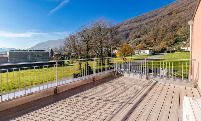 MODERNA E AMPIA VILLA BIFAMILIARE 6.5 CON PISCINA A BEDANO (5)