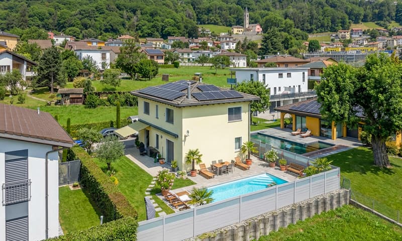 AMPIA VILLA UNIFAMILIARE 5.5 LOCALI CON PISCINA A MEZZOVICO (11)