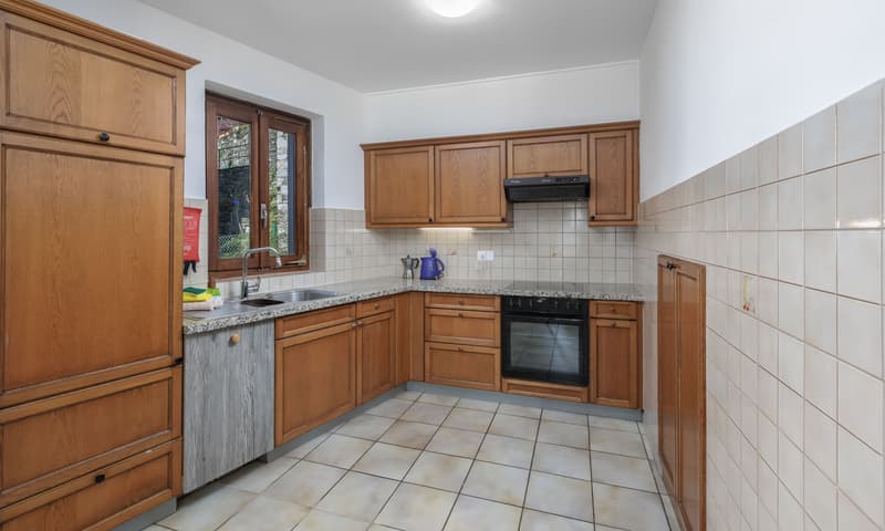 STABILE VISTA LAGO CON 3 UNITA', RISTORANTE E B&B A BRISSAGO (7)