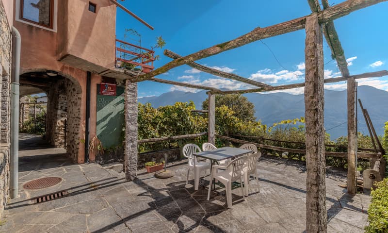 STABILE VISTA LAGO CON 3 UNITA', RISTORANTE E B&B A BRISSAGO (1)