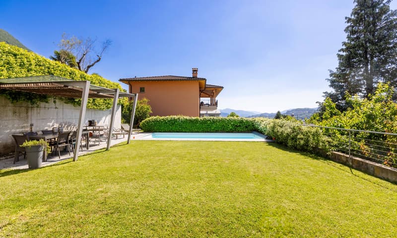 ESCLUSIVA VILLA 6.5 LOCALI CON PISCINA E GIARDINO A CADRO (5)