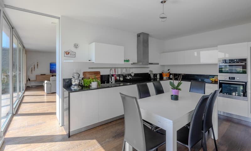 ESCLUSIVA VILLA 6.5 LOCALI CON PISCINA E GIARDINO A CADRO (3)