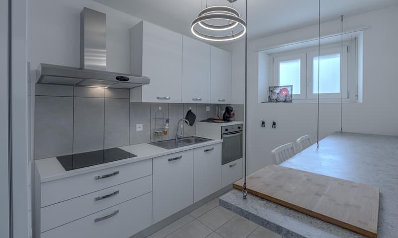 OCCASIONE - AMPIO 3.5 LOCALI CON BALCONE A LUGANO FIGINO (4)