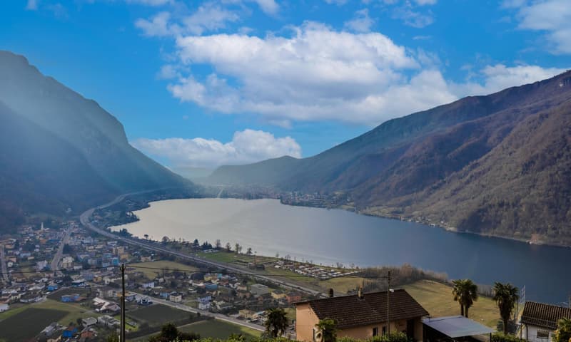 BELLISSIMO E AMPIO 2.5 VISTA LAGO CON TERRAZZA A ROVIO (9)