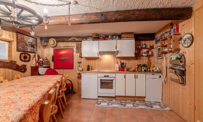 BELLISSIMA CASA 6.5 CON GROTTO E GIARDINO A RIVA SAN VITALE (9)