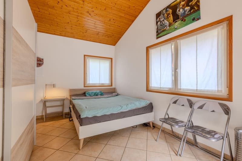 SPAZIOSA VILLA BIFAMILIARE 6.5 CON GIARDINO A CARABBIA (7)