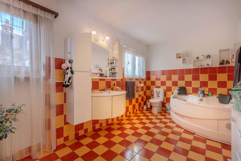SPAZIOSA VILLA DI 6.5 LOCALI NEL VERDE A BRENO (4)