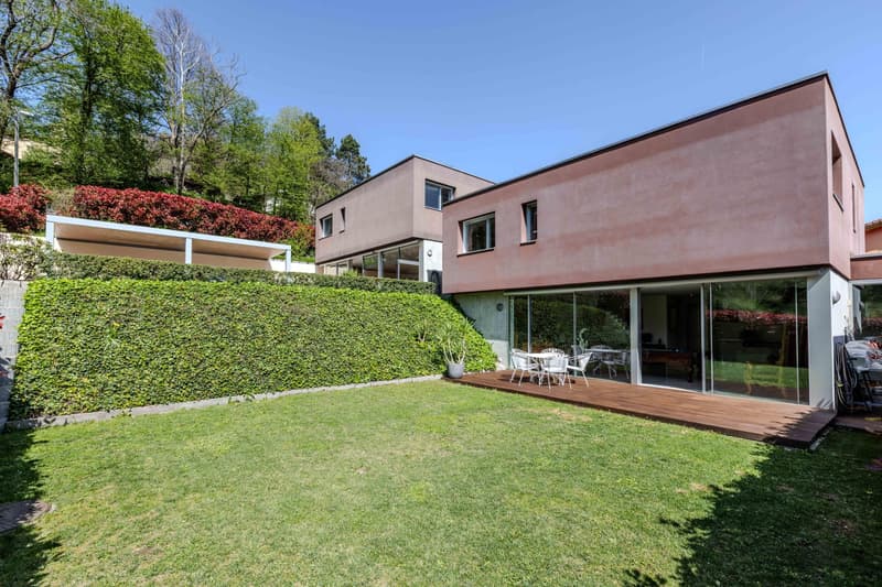 MERAVIGLIOSA VILLA NEL VERDE CON PISCINA VISTA LAGO A CARONA (8)