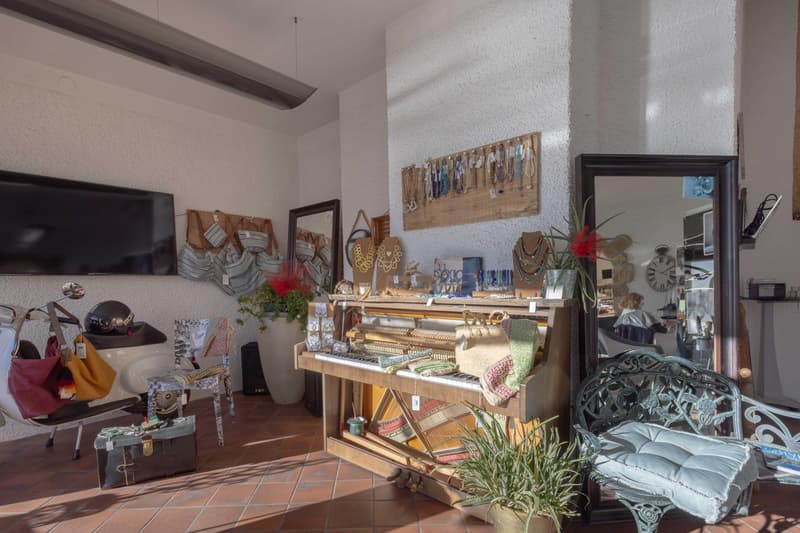 ELEGANTE BILOCALE COMMERCIALE SUL LUNGOLAGO A MELIDE (4)