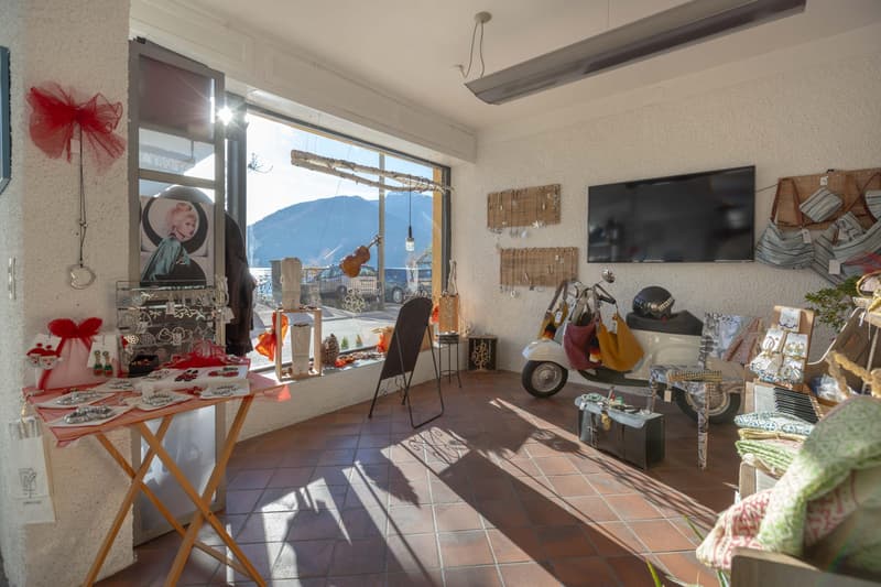 ELEGANTE BILOCALE COMMERCIALE SUL LUNGOLAGO A MELIDE (1)