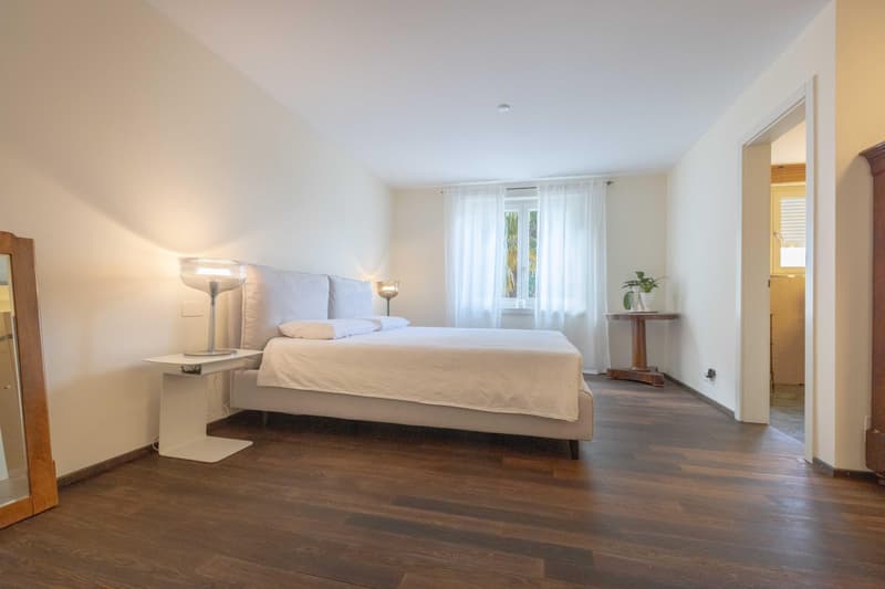 MERAVIGLIOSA VILLA 5.5 CON VISTA LAGO IN COLLINA D'ORO (6)